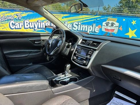 Used 2018 Nissan Altima 2.5 SV FWD image 16