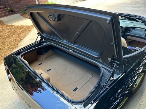 Used 2004 Chevrolet Corvette Convertible w/ Preferred Equipment Group image 52