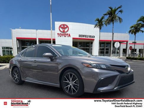 Used 2023 Toyota Camry SE FWD image 1