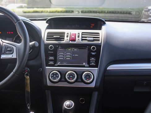 Used 2017 Subaru Crosstrek 2.0i Premium image 19