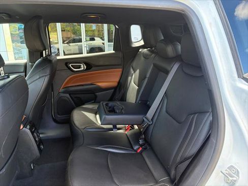 Certified 2025 Jeep Compass Limited AWD/4WD image 12