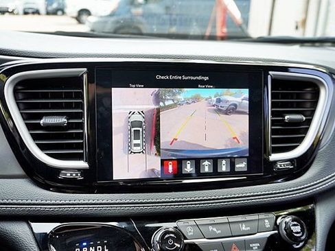 New 2026 Chrysler Pacifica Select AWD/4WD image 32
