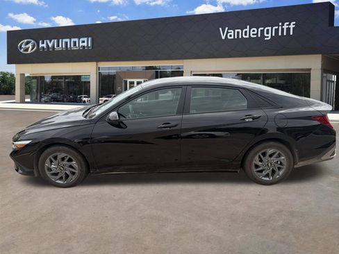 Used 2024 Hyundai Elantra Blue FWD image 5