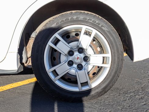 Used 2010 Pontiac Vibe w/ Preferred Package image 31