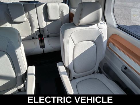 Used 2025 Volkswagen ID. Buzz 1st Edition AWD/4WD image 14