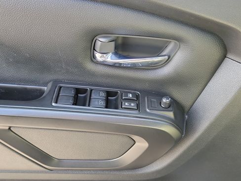 Used 2023 Nissan Titan SV w/ SV Convenience Package image 26