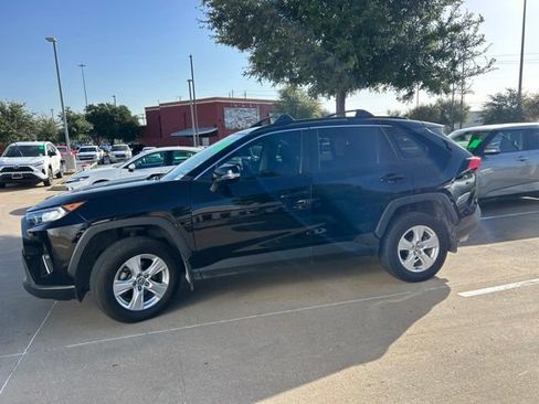 Used 2021 Toyota RAV4 XLE FWD image 6