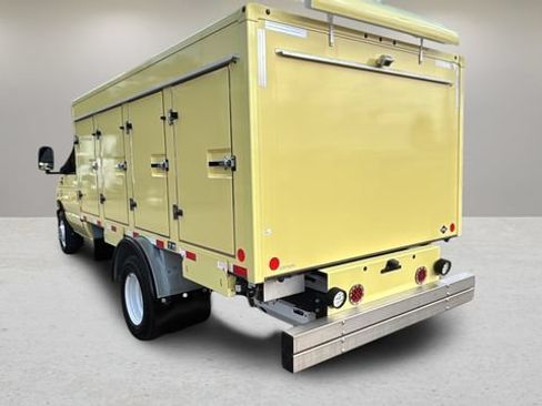 Used 2022 Ford E-450 and Econoline 450 Super Duty RWD image 39