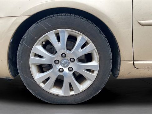 Used 2010 Toyota Avalon XLS image 17