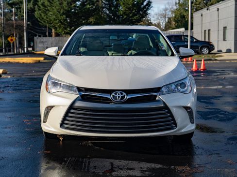 Used 2017 Toyota Camry XLE image 3