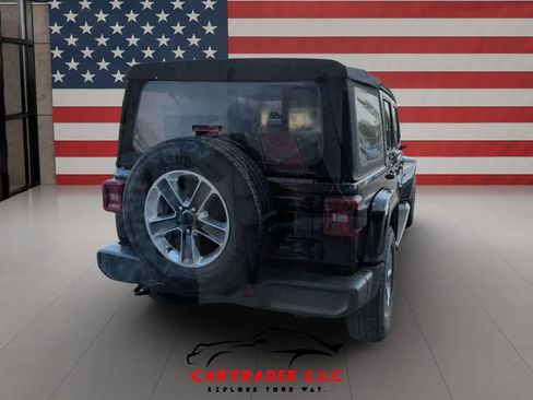 Used 2018 Jeep Wrangler Unlimited Sahara w/ LED Lighting Group AWD/4WD image 9