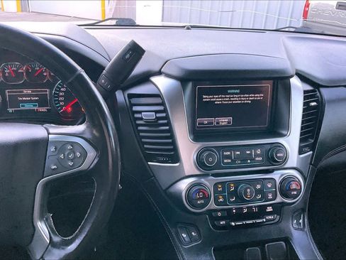 Used 2018 Chevrolet Suburban LT image 6