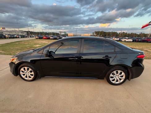Used 2024 Toyota Corolla LE FWD image 5