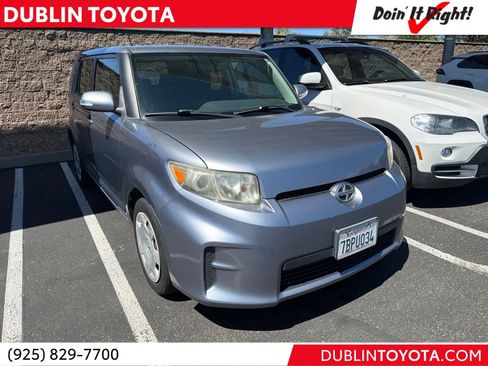 Used 2012 Scion xB FWD image 1