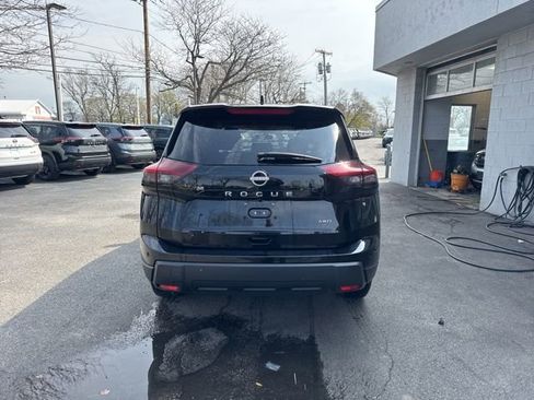 Used 2024 Nissan Rogue S AWD/4WD image 3