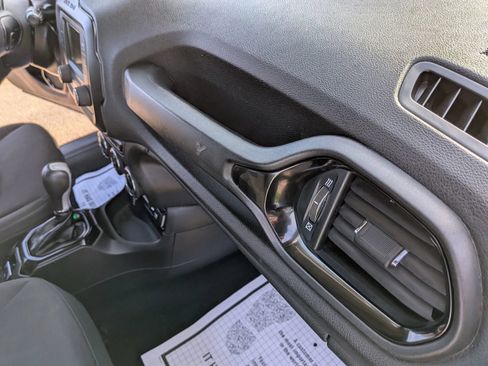 Used 2016 Jeep Renegade Latitude AWD/4WD image 41