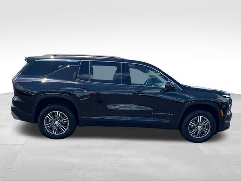 Used 2025 Chevrolet Traverse LT FWD image 6