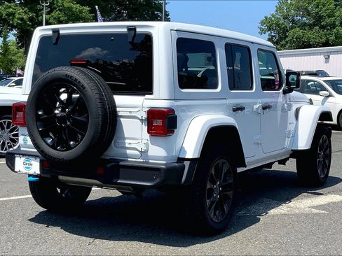 Certified 2024 Jeep Wrangler Unlimited Sahara w/ Technology Group AWD/4WD image 10