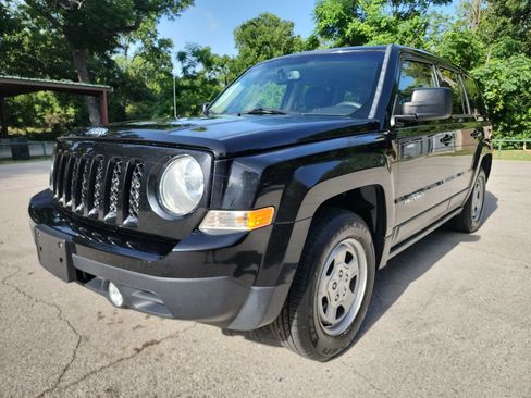 Used 2016 Jeep Patriot Sport w/ Power Value Group FWD image 3