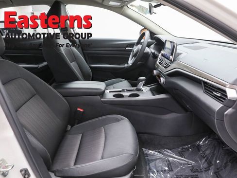 Used 2025 Nissan Altima 2.5 SV image 24