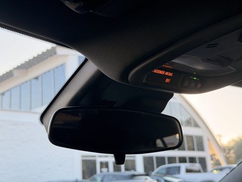 Used 2025 Chevrolet Trax RS w/ Sunroof Package FWD image 27