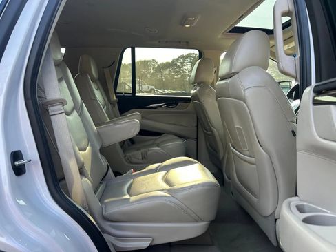 Used 2018 Cadillac Escalade Luxury RWD image 10