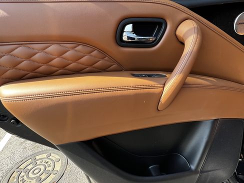 Used 2024 INFINITI QX80 Sensory image 30