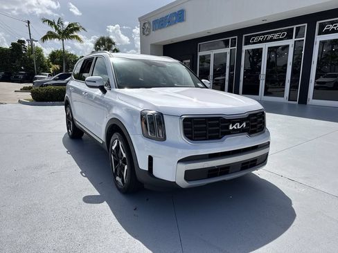 Used 2024 Kia Telluride S FWD image 7
