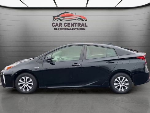 Used 2022 Toyota Prius XLE w/ Advanced Technology Package image 2