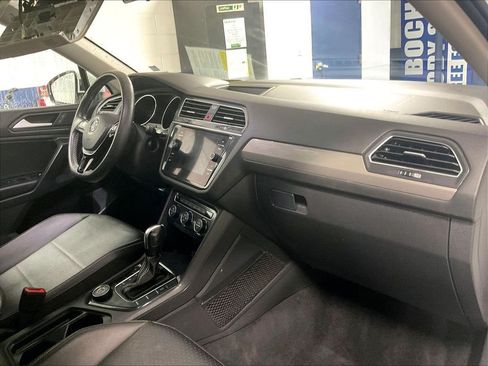 Used 2021 Volkswagen Tiguan SE w/ Panoramic Sunroof Package AWD/4WD image 14