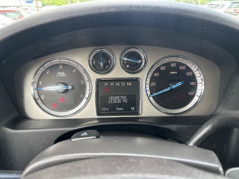 Used 2011 Cadillac Escalade ESV Luxury AWD/4WD image 19