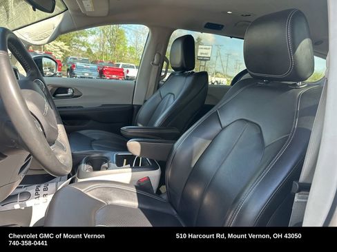 Used 2023 Chrysler Pacifica Touring-L FWD image 20