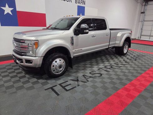 Used 2017 Ford F450 Platinum image 2
