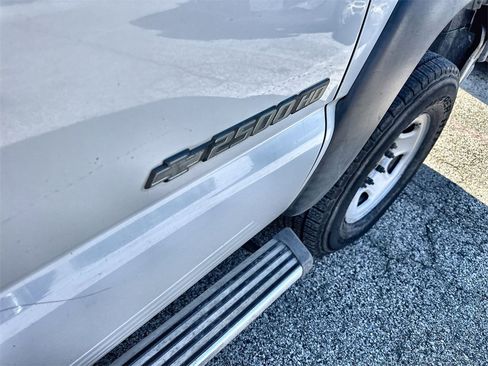 Used 2005 Chevrolet Silverado 2500 W/T image 5