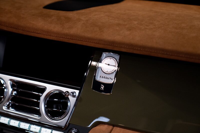 Used 2021 Rolls-Royce Dawn RWD image 24