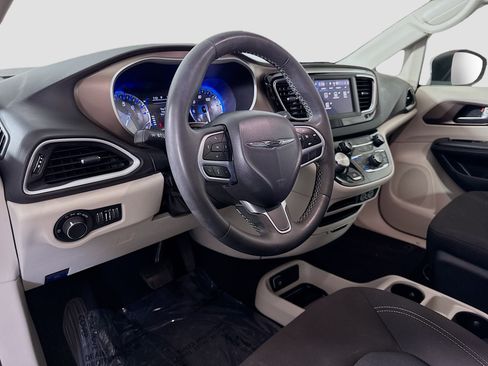 Used 2023 Chrysler Voyager LX FWD image 23