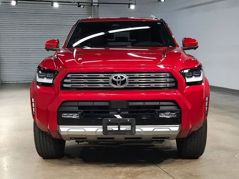 Used 2025 Toyota 4Runner Limited AWD/4WD image 2