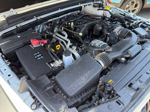 Used 2025 Jeep Gladiator Sport AWD/4WD image 38