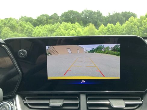 Used 2024 Chevrolet Trax RS w/ Sunroof Package FWD image 15
