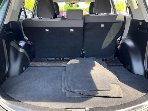 Used 2013 Toyota RAV4 LE AWD/4WD image 34
