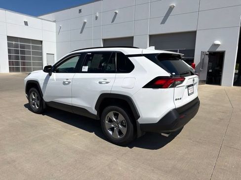 Used 2025 Toyota RAV4 XLE AWD/4WD image 4