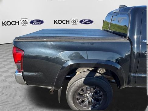 Used 2021 Toyota Tacoma SR5 AWD/4WD image 17