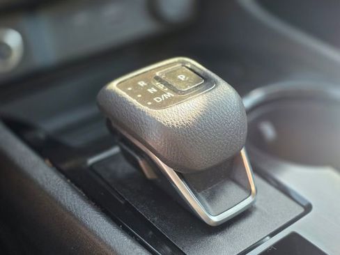 Used 2023 Nissan Rogue S image 28