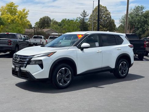 Used 2024 Nissan Rogue SV FWD image 13