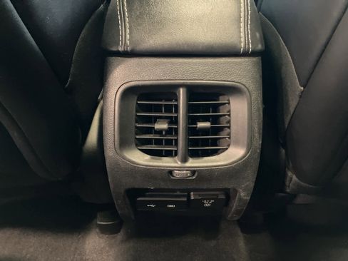 Used 2019 Jeep Cherokee Latitude Plus w/ Comfort/Convenience Group image 26