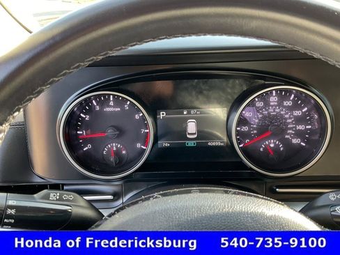 Used 2024 Kia Carnival LX FWD image 36