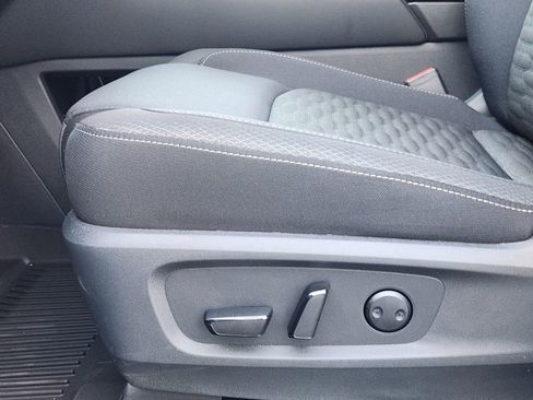 New 2025 Nissan Pathfinder SV w/ Black Appearance Package image 19