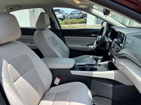 Used 2025 Nissan Altima 2.5 SV FWD image 36