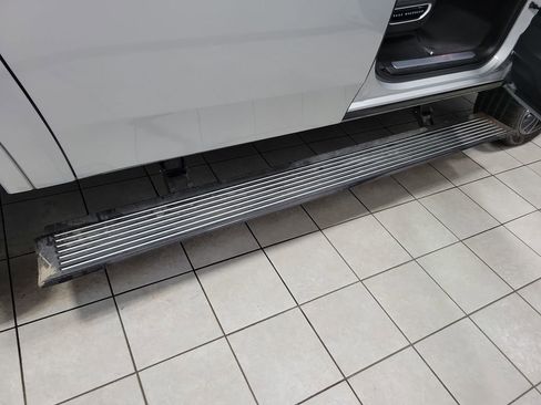 Used 2024 Jeep Grand Wagoneer L Series II w/ Quick Order Packagew 28T image 13