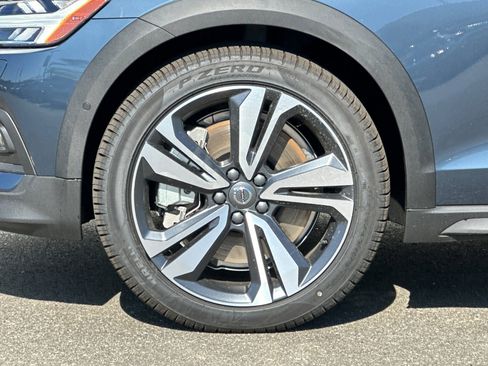 New 2026 Volvo V60 B5 Cross Country Plus w/ Climate Package image 33